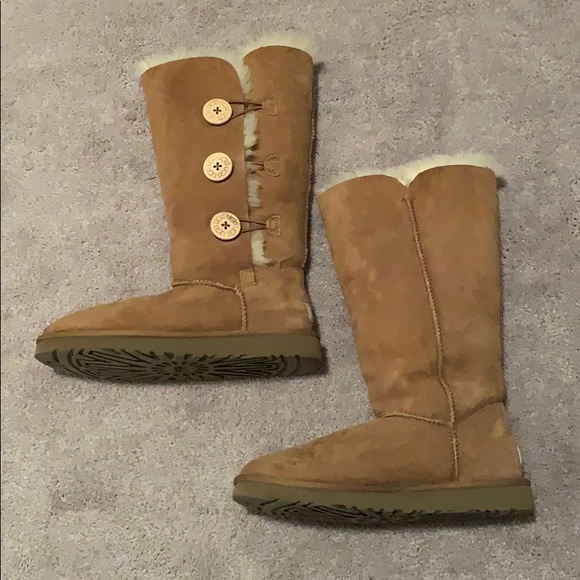UGG Women’s Bailey Button Triplet II Boot - Picture 2 of 5